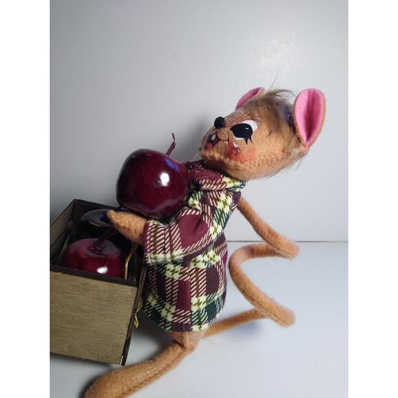 Annalee Fabric Mouse Figurine Apple Seller Holiday Decor 6in Tall Plaid Coat - Picture 3 of 4